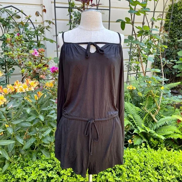 *SOLD* Chaser Cold Shoulder Cami Romper Black Sz L - Picture 2 of 11